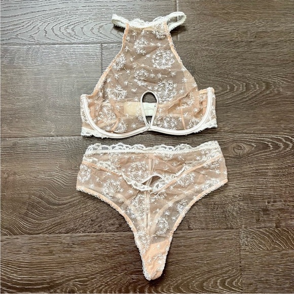 Victoria’s Secret dandelion set-reserved for @wonderblood - Picture 2 of 4